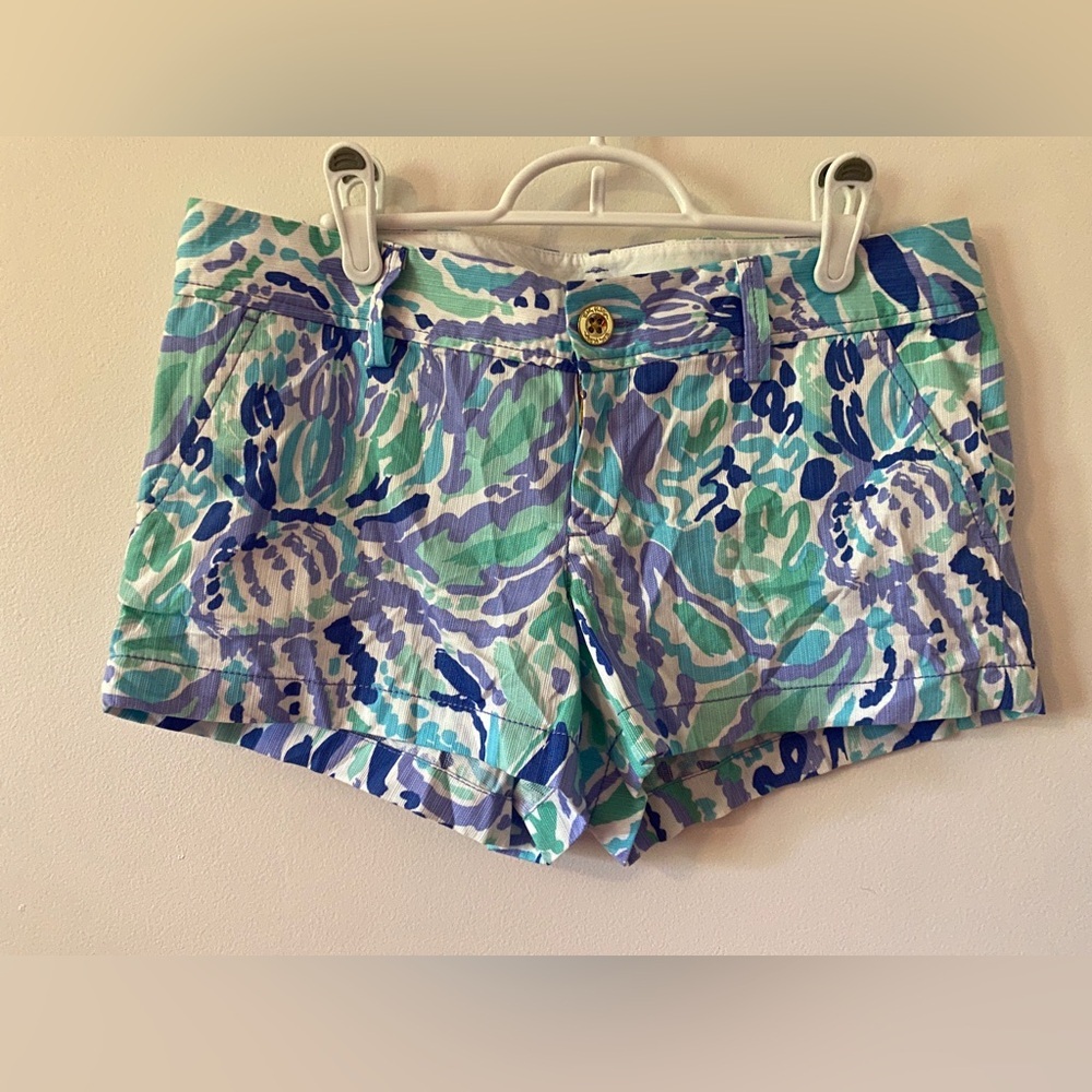 Lilly pulitzer Walsh shorts Blue and green patterned Size 6